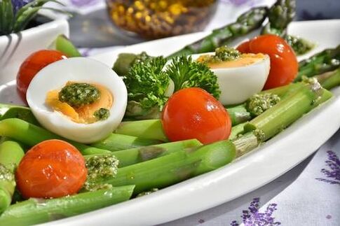 saladi ẹyin lori ounjẹ keto
